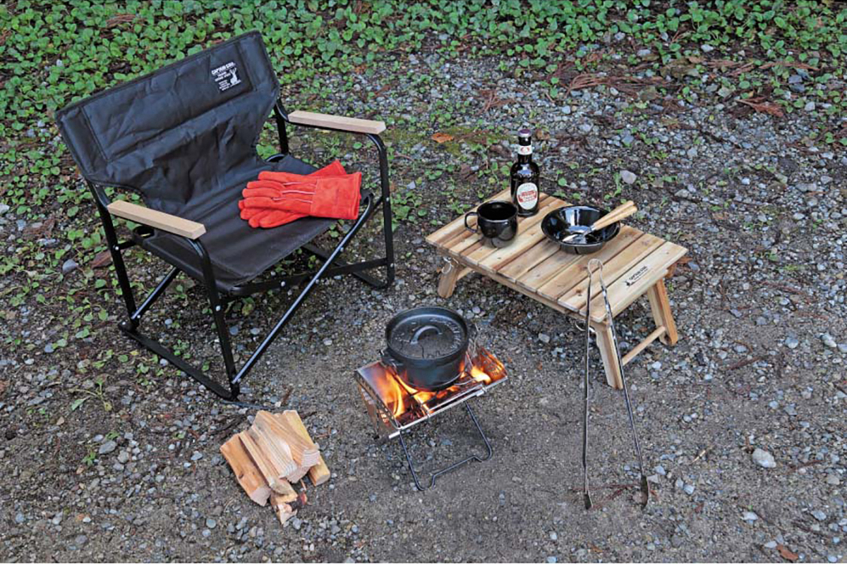 ソロキャンプにおすすめの焚き火台と焚き火テーブル