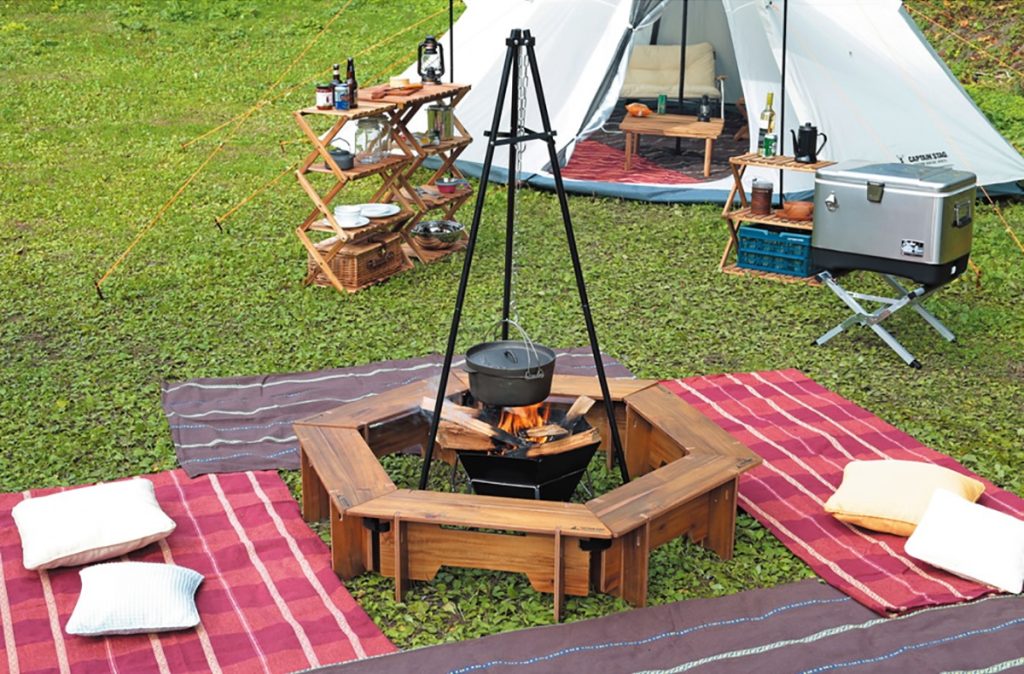 木製の囲炉裏型焚き火テーブル